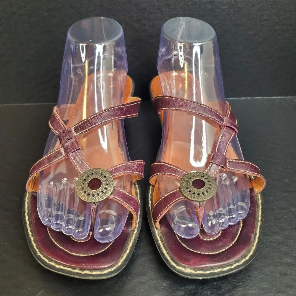 THINK! Sandals US 7.5 EU 38 Womens Maroon Leather Thong Kitten Heel Strappy Shoe